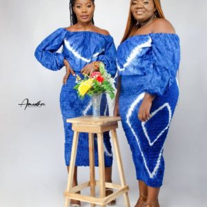 Ensemble Jupe et haut bleu tissu teinté