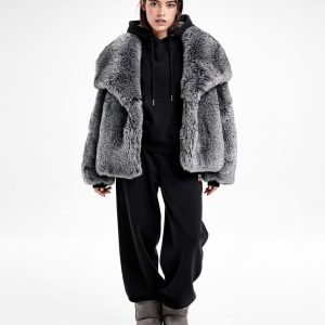 Veste en fourrure volumineuse grise et noire