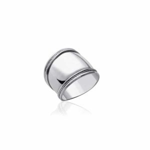 Bague large lisse finition ciselée argent