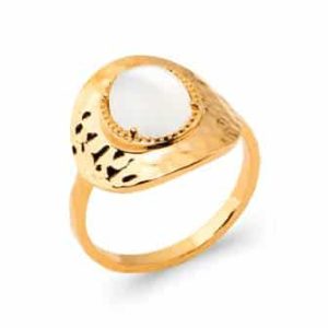 Bague plaqué or pierre de lune sur pastille martelée