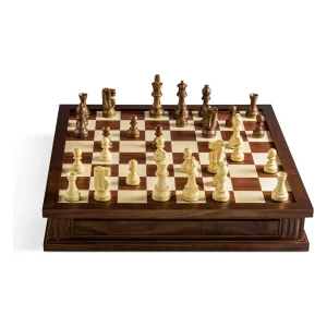 L'édition Heirloom 7-en-1 de Chess comprend des cartes, des dés et plus encore